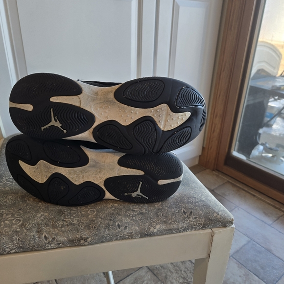 Mens Jordan's size 9.5 - Picture 8 of 10